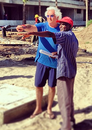 Flavio Briatore coordina i lavori in cantiere