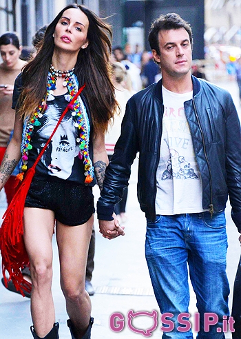 Nina Moric look mozzafiato per lo shopping Nina Moric look mozzafiato per lo shopping