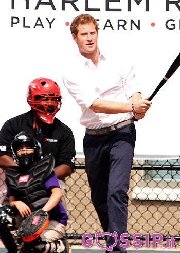 Il principe Harry con la mazza ci sa fare