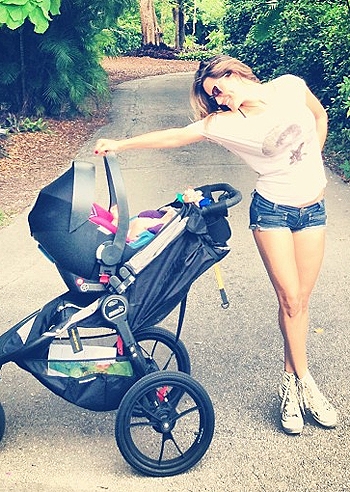 Lola Ponce, al parco con Erin e Aaròn