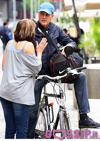 Enrico Bertolino, in bici a Milano