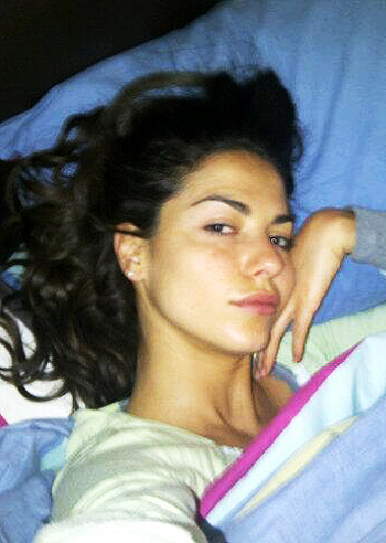 Laura Barriales appena sveglia