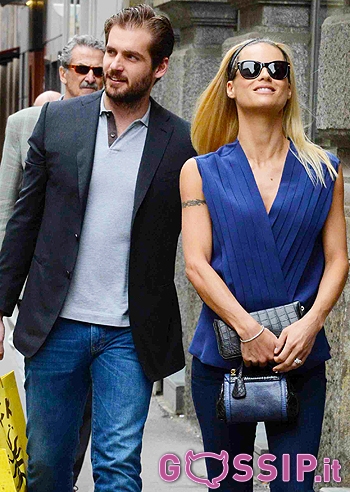 Michelle Hunziker, spesa con coccole insieme a Tomaso