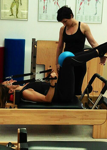Barbara D'Urso in forma con il pilates Barbara D'Urso in forma con il pilates