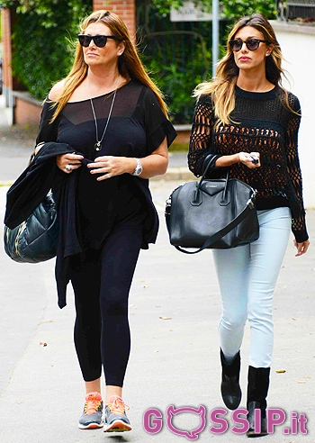 Belen passeggia con Veronica