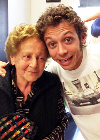Valentino Rossi con la nonna