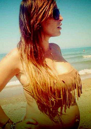 Bikini con pancione per Guenda Tavassi