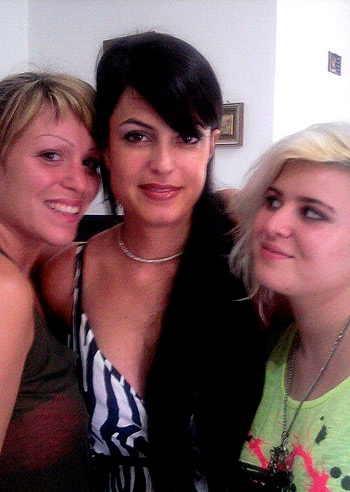 Sara Tommasi insieme  alle sorelle di Nando