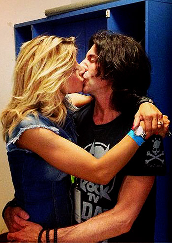 Maddy bacia Stef ma fugge per Vasco