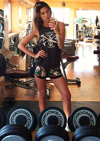 Belen Rodriguez, pagina leggera sul social