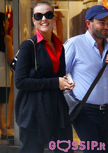 Francesca Pascale, shopping da rossonera