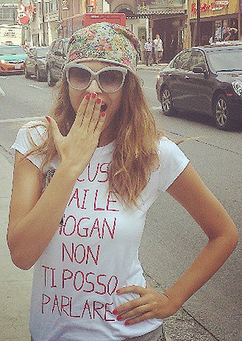 Cristina Chiabotto, stile casual a Toronto