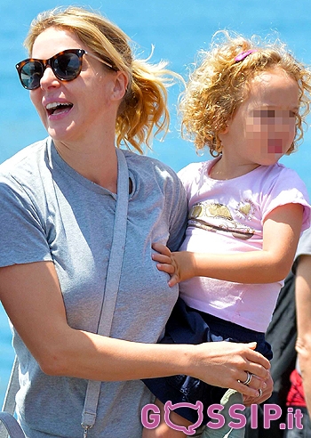 Claudia Gerini in vacanza con Linda