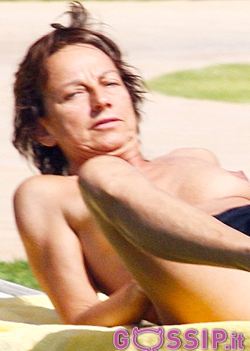Gianna Nannini in topless a Formentera: foto Gianna Nannini in topless a Formentera: foto
