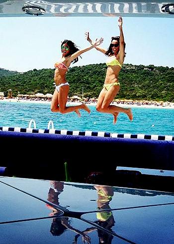 Elisabetta Gregoraci, volare nel mare blu