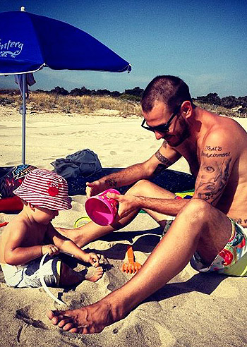 Vacanze da tenero papà per Alessandro