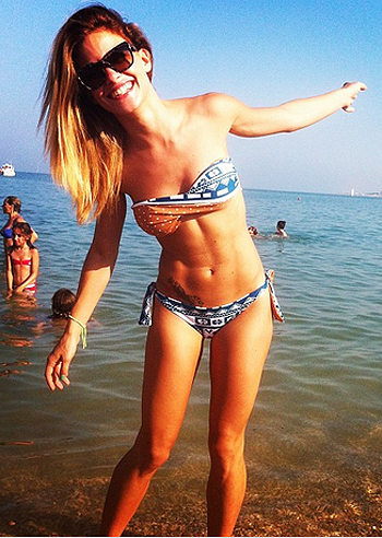 Alice Bellagamba, bellissima in bikini