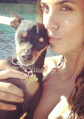 Elisabetta Canalis al mare con Piero