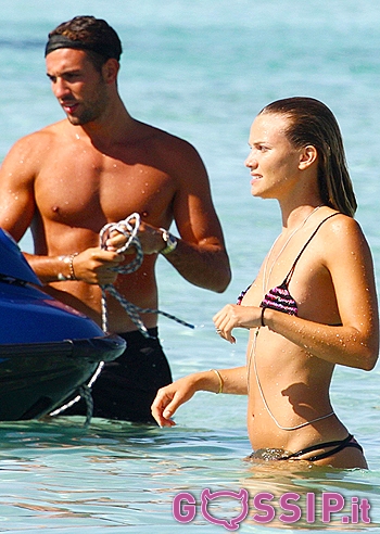 Fiammetta Cicogna, con Chiabra coccole a Formentera