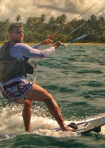 Ricky Martin a tutto kite surf