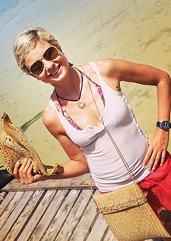 Antonella Elia, bikini da 10 e lode