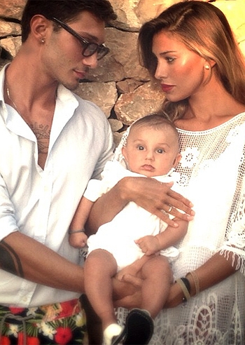 Belen, una mamma bellissima al tramonto