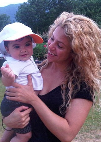 Shakira, dolce mamma con Milan