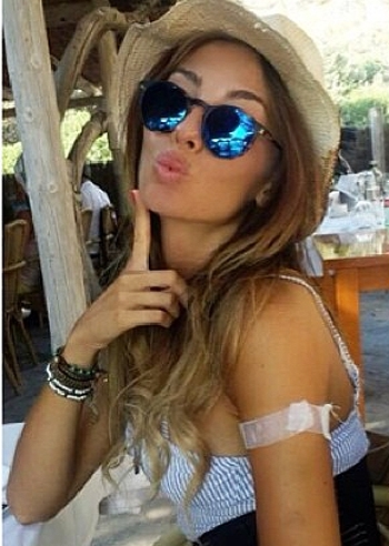 Alessia Tedeschi sorridente sul social