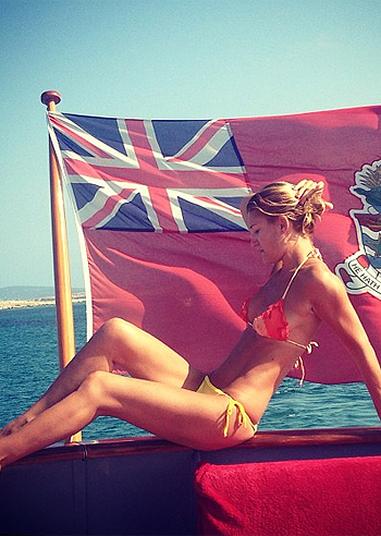 Raffaella Zardo, tintarella sullo yacht