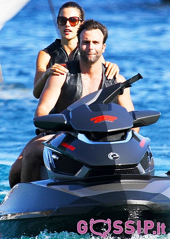 Alessandra Ambrosio, moto d'acqua con Jamie