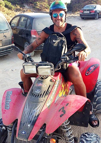 Bobo Vieri, vacanze solitarie