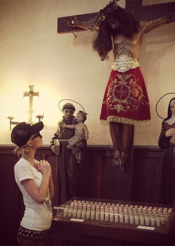 Paris Hilton, una piccola preghiera