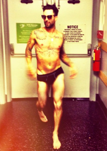 Adam Levine, in slip è 'very hot'
