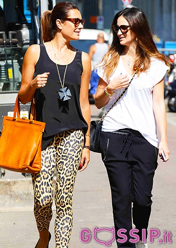 Alena, shopping con la sorella