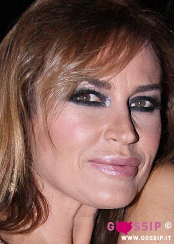 Lory Del Santo fa la lista social