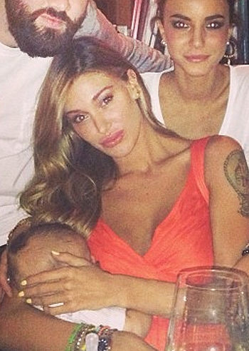 Belen Rodriguez, cena con gli amici Belen Rodriguez, cena con gli amici