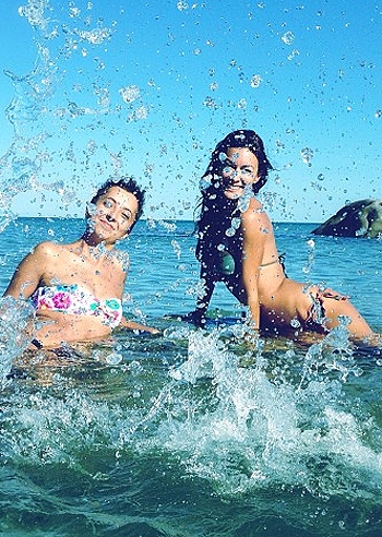 Melita Toniolo, Sardegna con l'amica