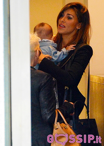 Belen, shopping con i testimoni