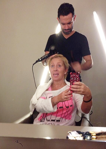 Carolyn Smith ravviva il colore alla chioma Carolyn Smith ravviva il colore alla chioma