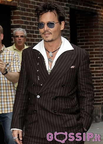Johnny Depp, orecchini da 50 mila dollari per Amber
