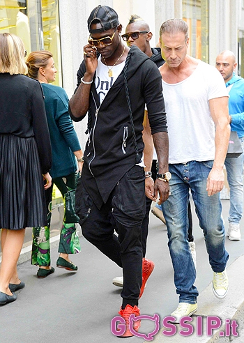 Mario Balotelli a spasso con Enock