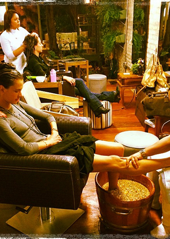 Alessandra Ambrosio, fine giornata perfetta