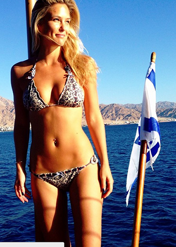 Bar Refaeli bellissima in bikini