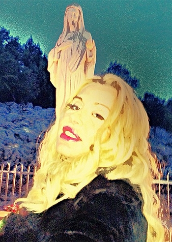 Valeria Marini, pellegrinaggio a Medjugorje