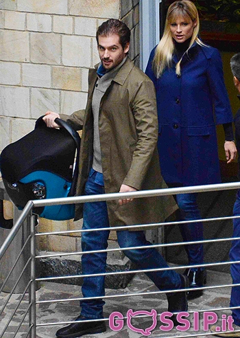 Michelle Hunziker torna a casa con Sole