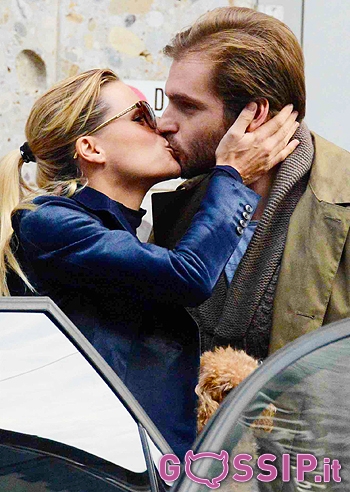 Michelle Hunziker, con Tomaso e Sole al ristorante