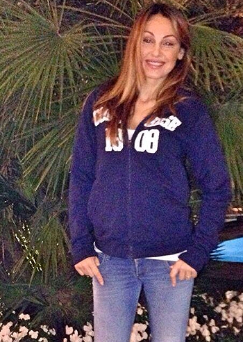 Anna Tatangelo con 'la felpa larga del papà'