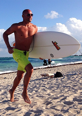Stefano Bettarini surfista a Miami
