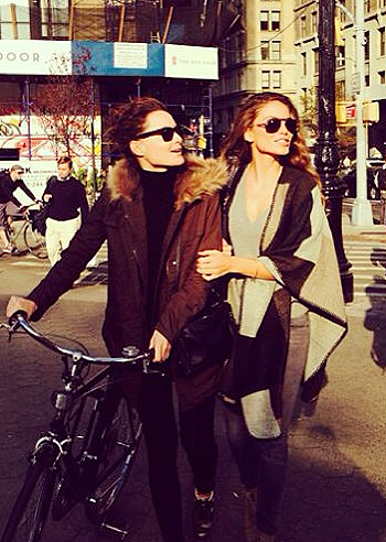Nina Senicar a New York con amica