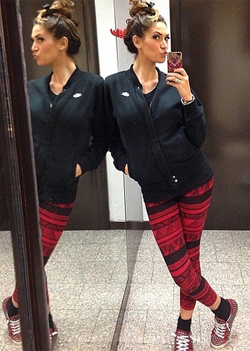 Melissa Satta nel backstage di Tiki Taka